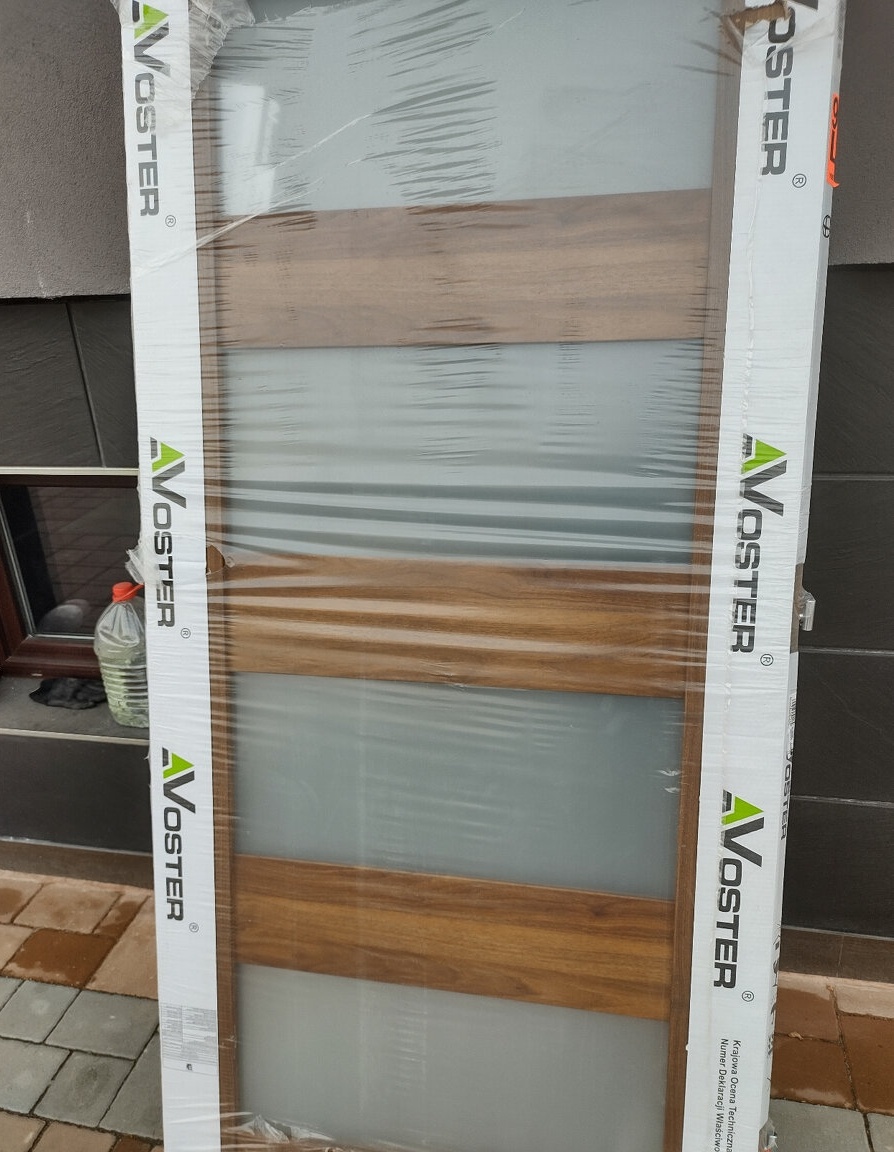 Interierové dveře 90P- Ořech- prosklené -nové