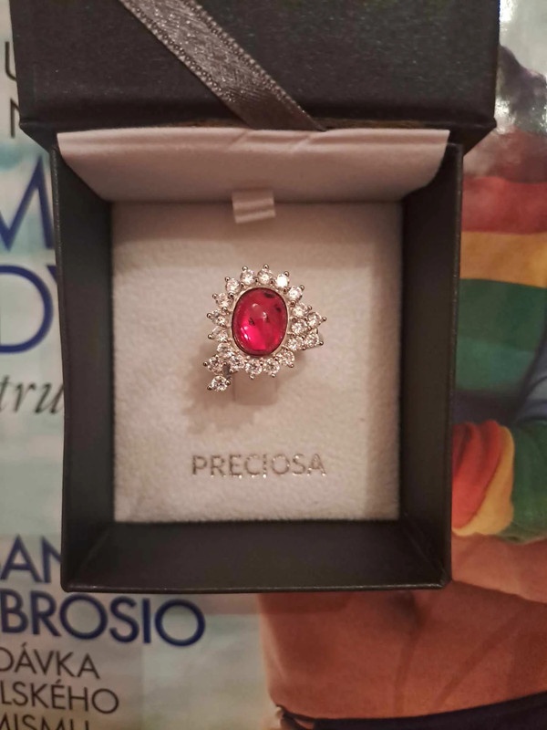 Stříbrný prsten Camellia s českým křišťálem