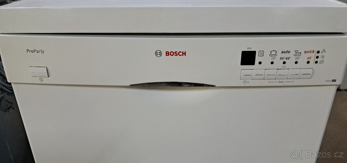 Volně stojící myčka Bosch.