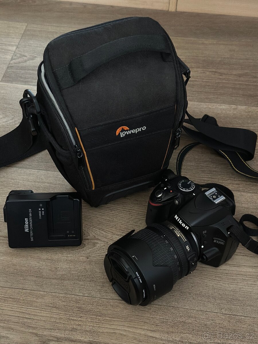 NIKON D3200 + 18-105 mm VR