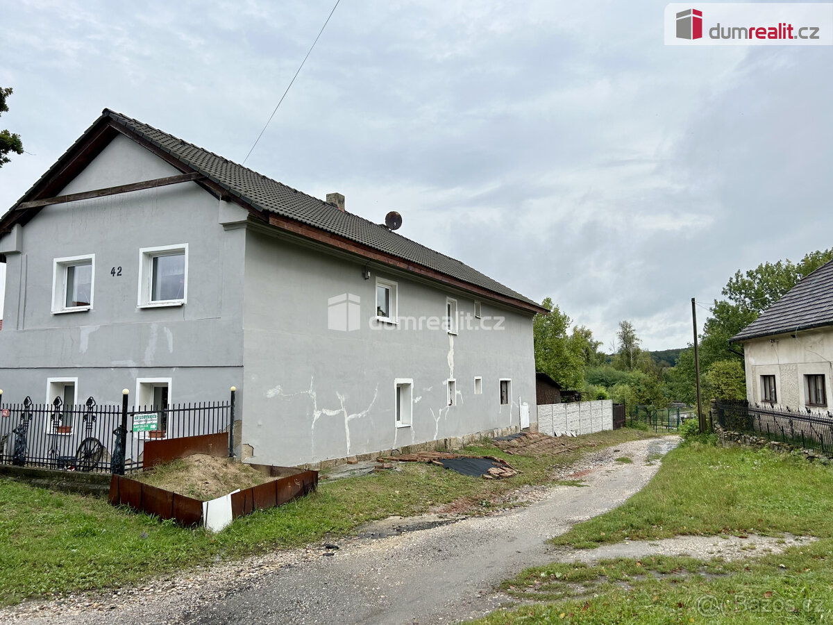 Prodej dvougeneračního rodinného domu v obci Čachovice, okre