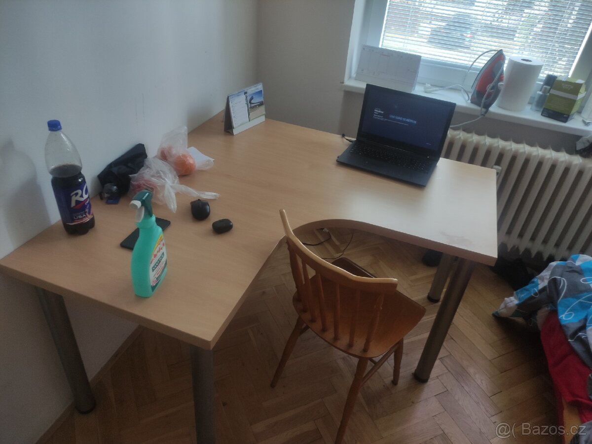 Stůl
