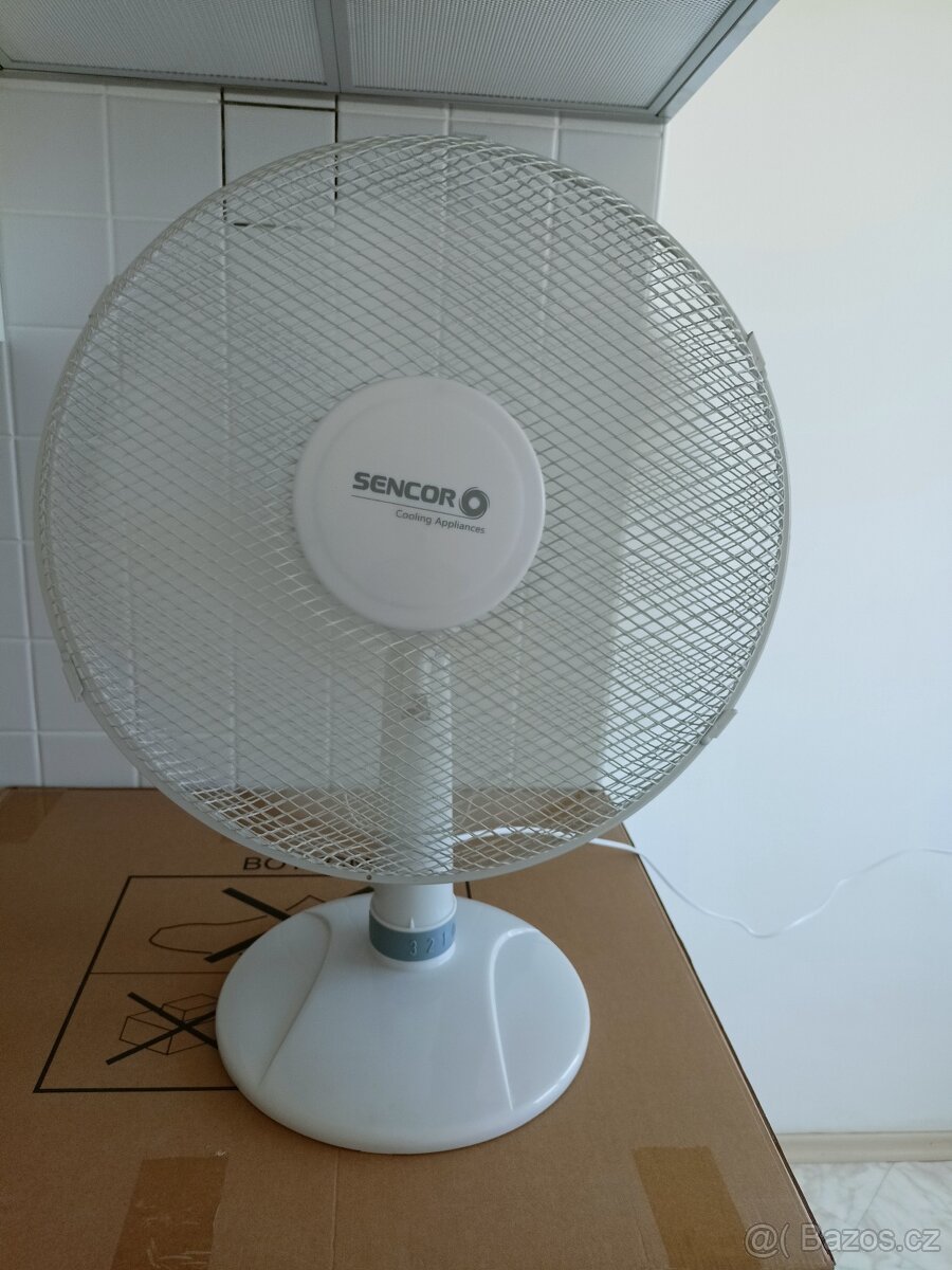Větrák Sencor SFE 4037WH otočný
