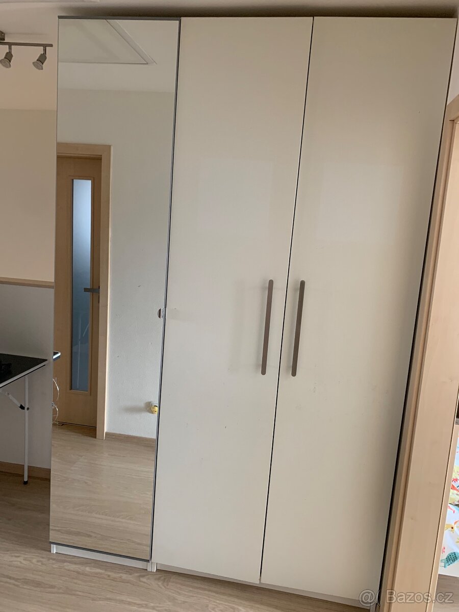 Ikea skříň za odvoz. SPĚCHÁ