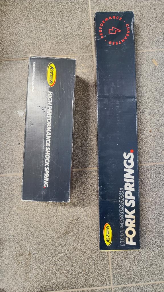 Pružiny přední vidlice K-TECH 435-470-46 4.6 N KTM