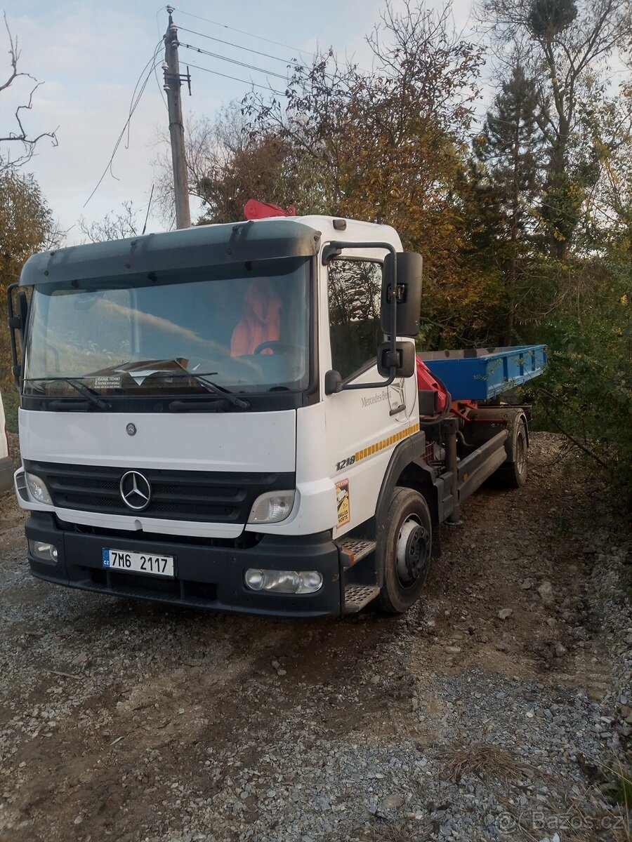 Atego nosič kontejneru, hydraulická ruka