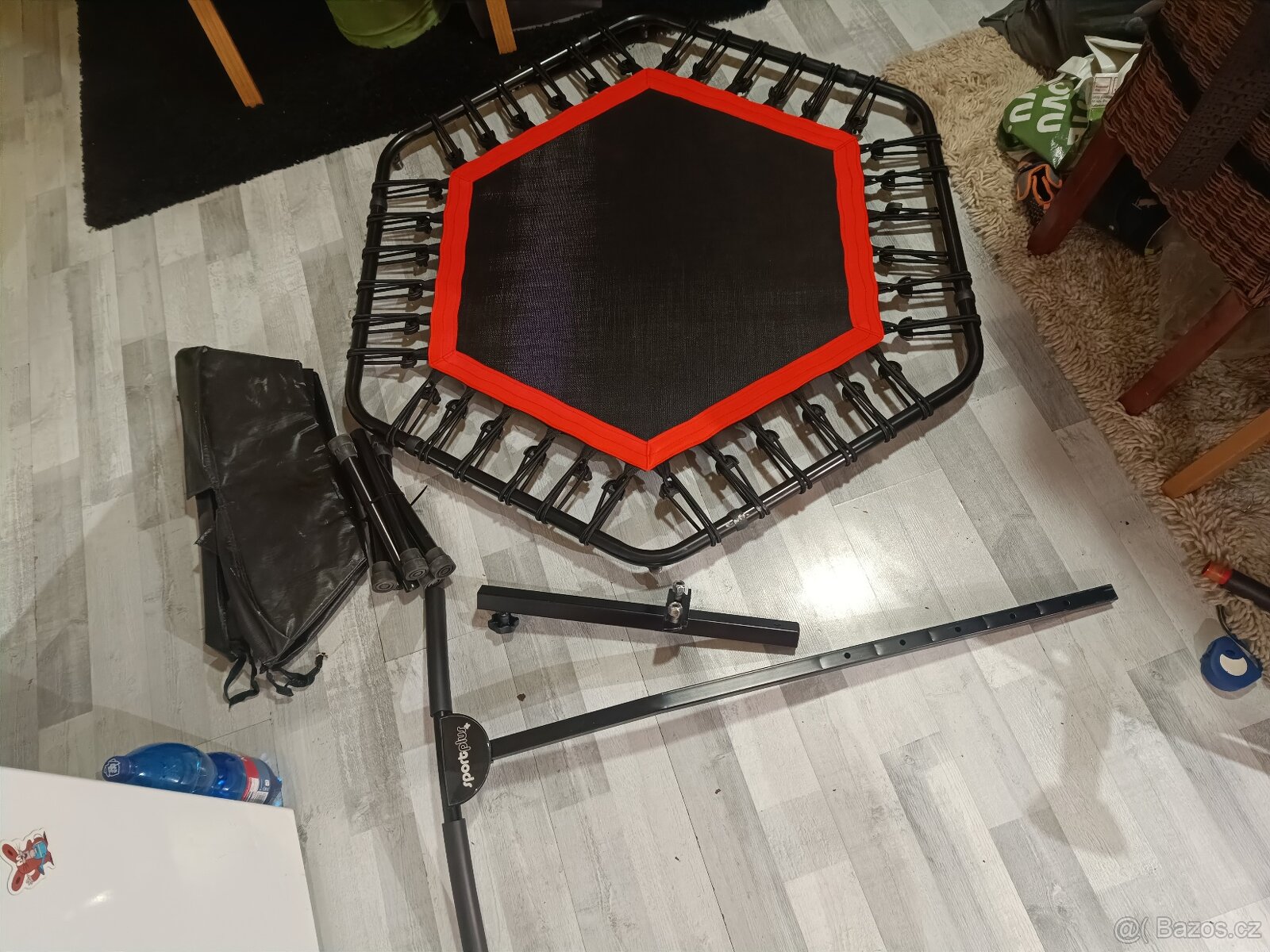 Trampolína s tyčí