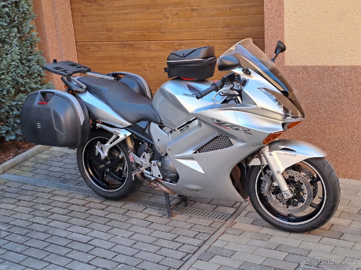 Honda VFR 800 LeoVince TOP