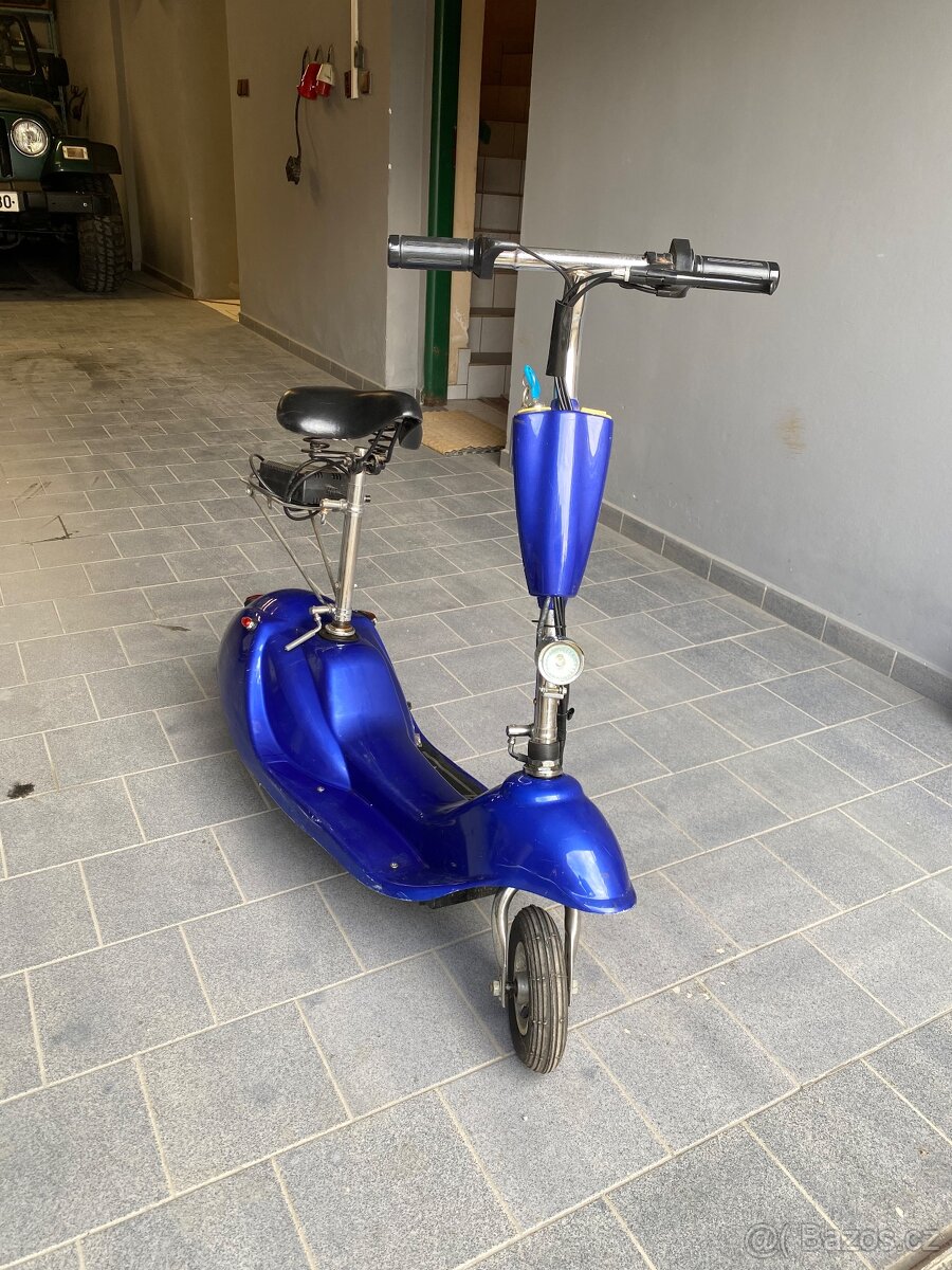 Prodám starou elektrickou koloběžku