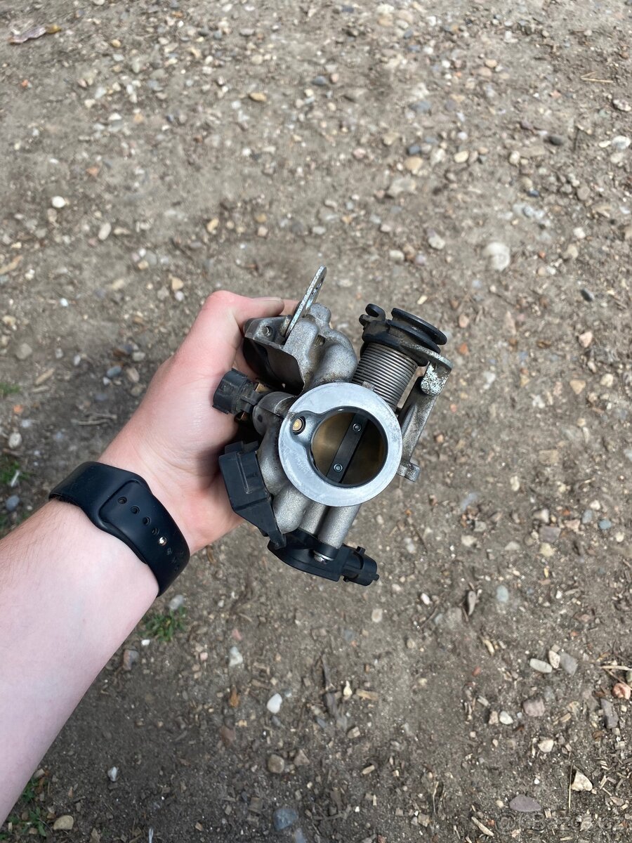 Škrtící klapka KTM duke 125