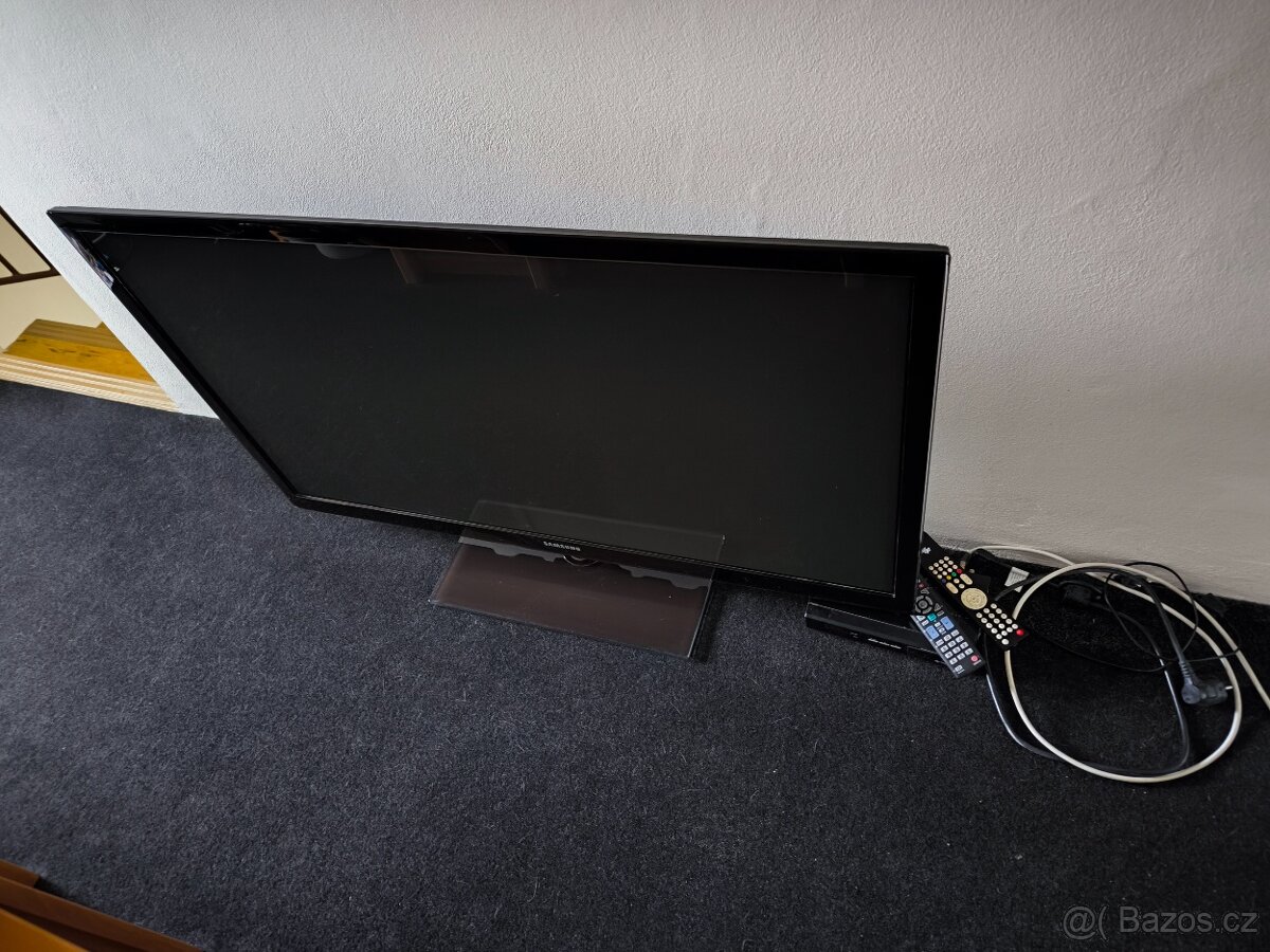 TV Samsung 129cm + Skylink karta a satelitní přijímač