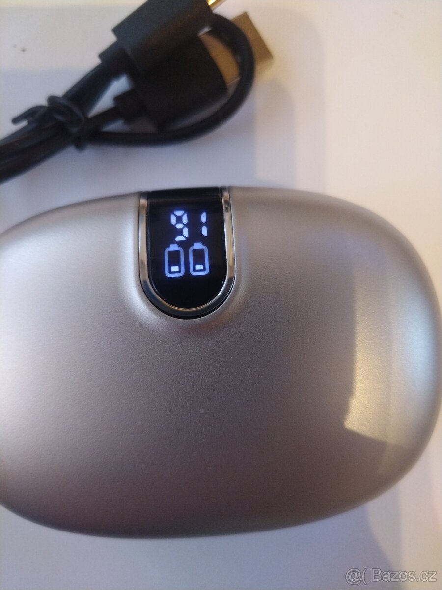 Nová sportovní bezdrátová sluchátka s háčky za uši + LED dis