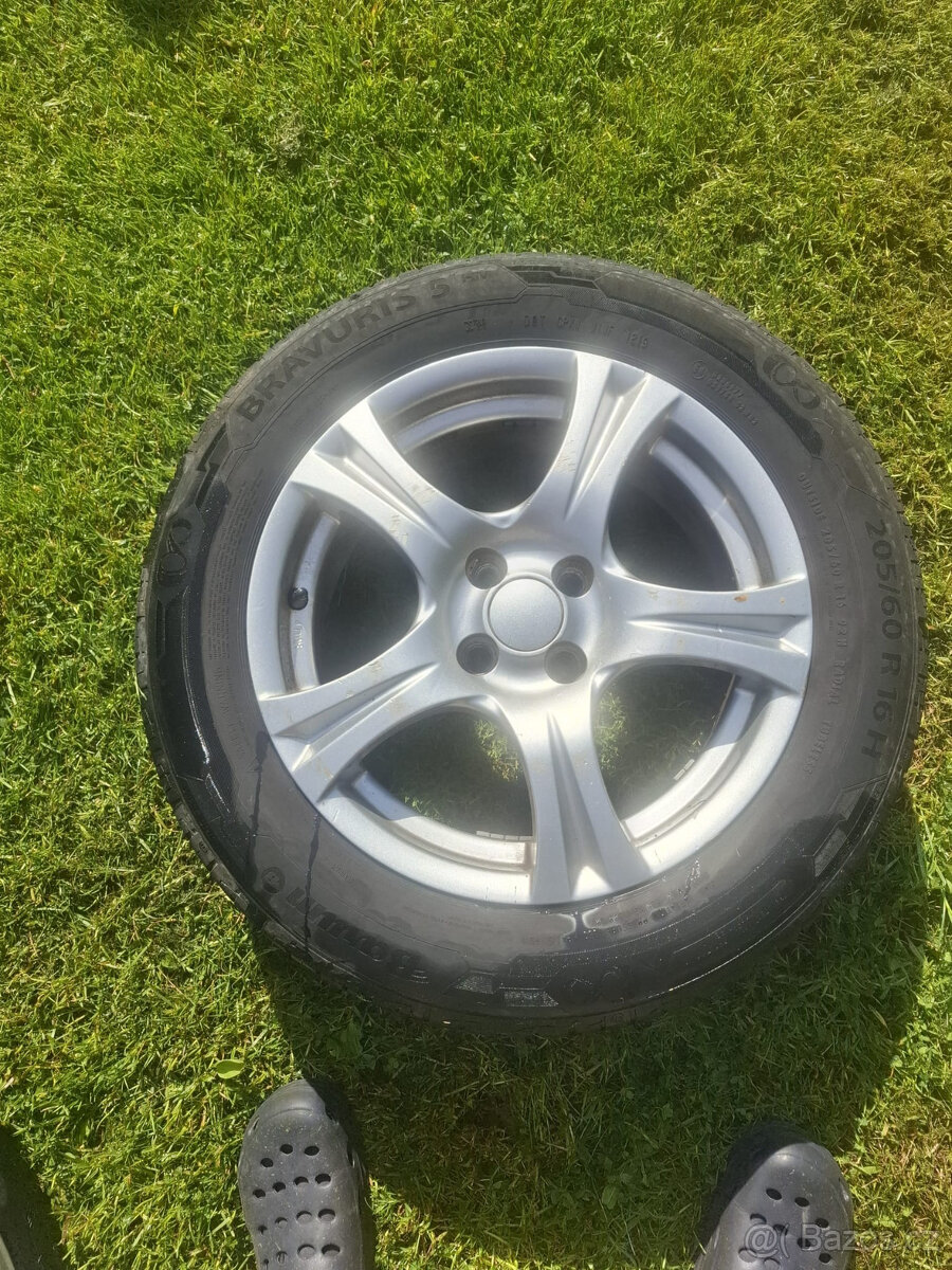Sada letních kol na auto značky Renault - 205/60 R16