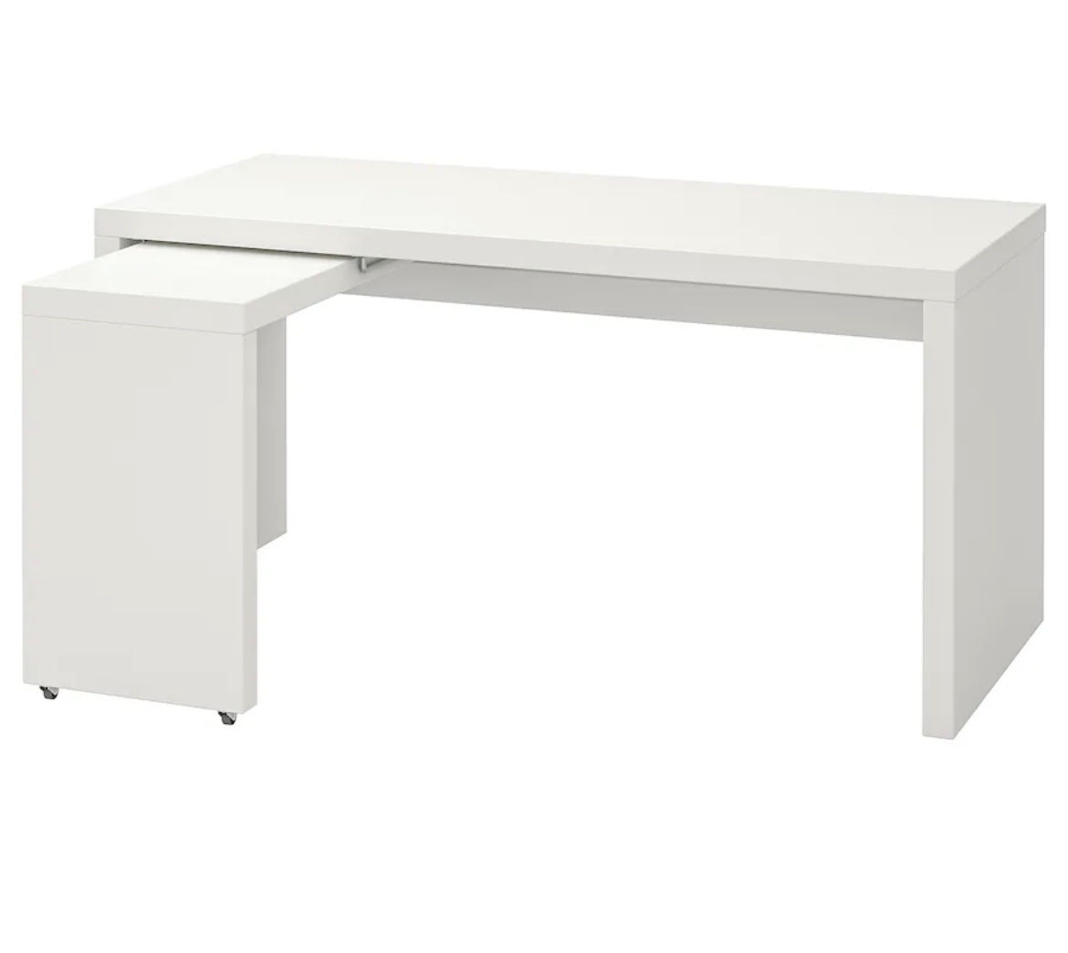 MALM bily psaci stůl s výsuvnou deskou (151x65 cm)