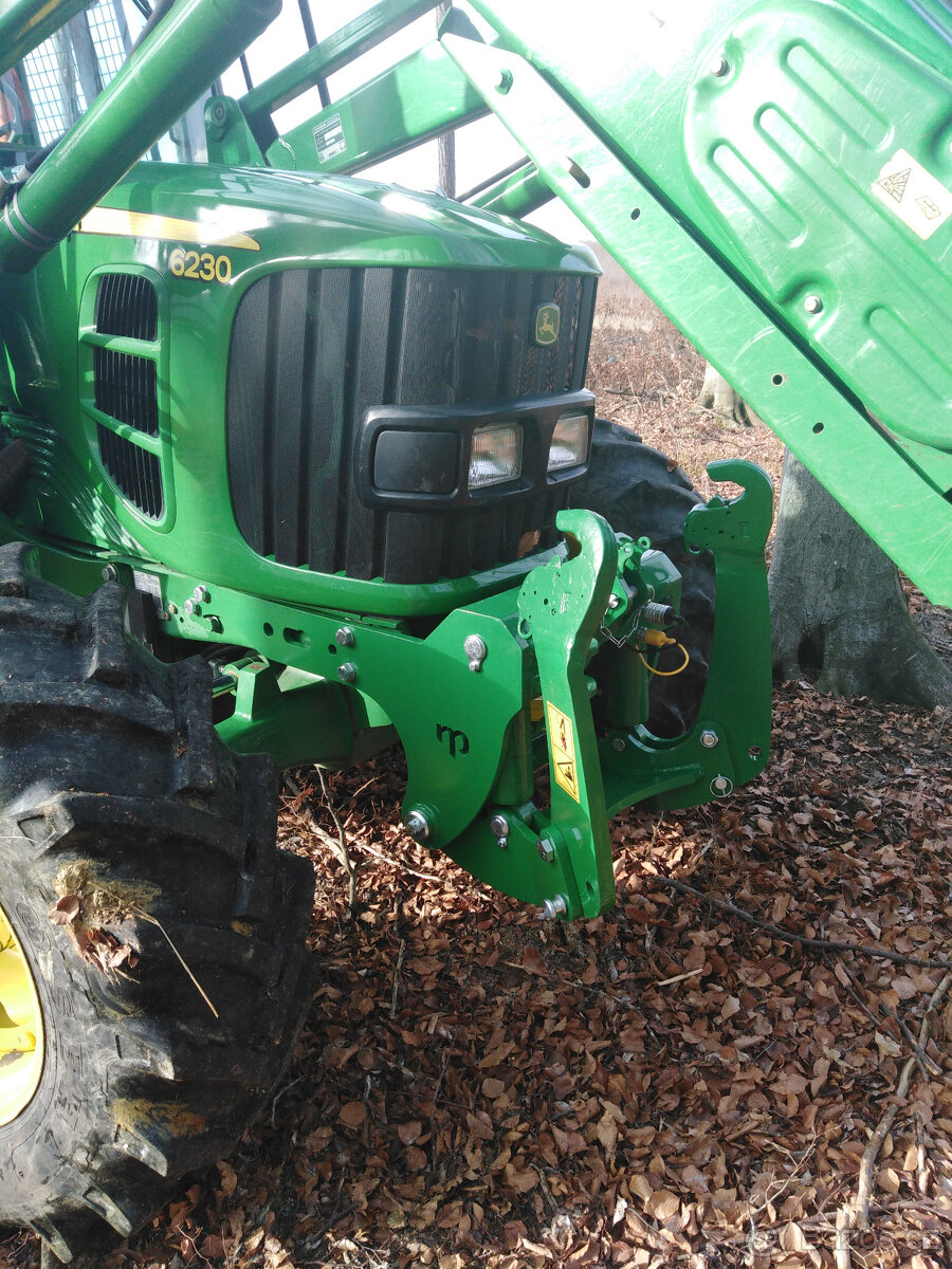 Přední tříbodový závěs na John Deere