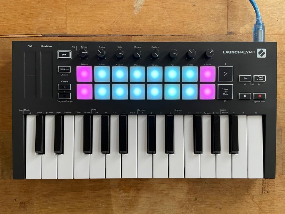 Novation Launchkey Mini MK3 – MIDI kontroler