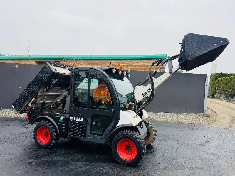 Multifunkční nakladač Bobcat Toolcat 5600 4x4