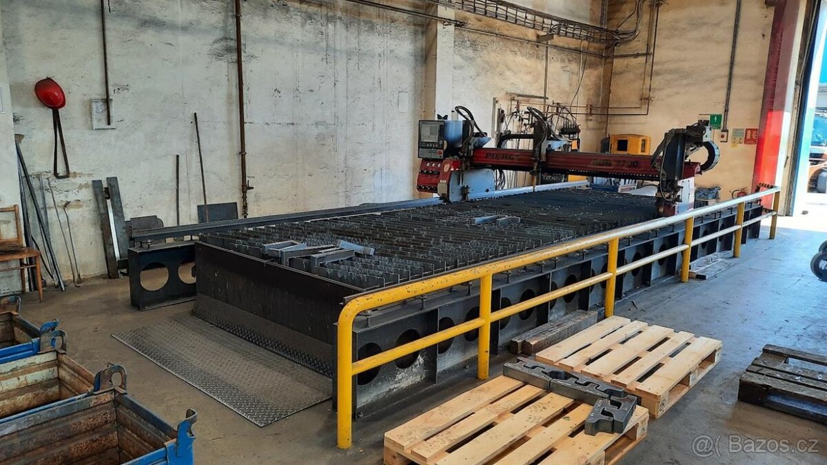 Plazmový řezací stroj PIERCE RUR 2700 GP