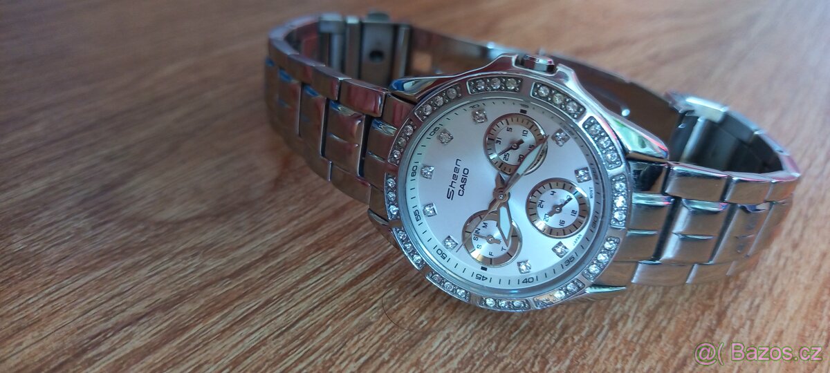 Dámské hodinky Casio s kameny Swarovski