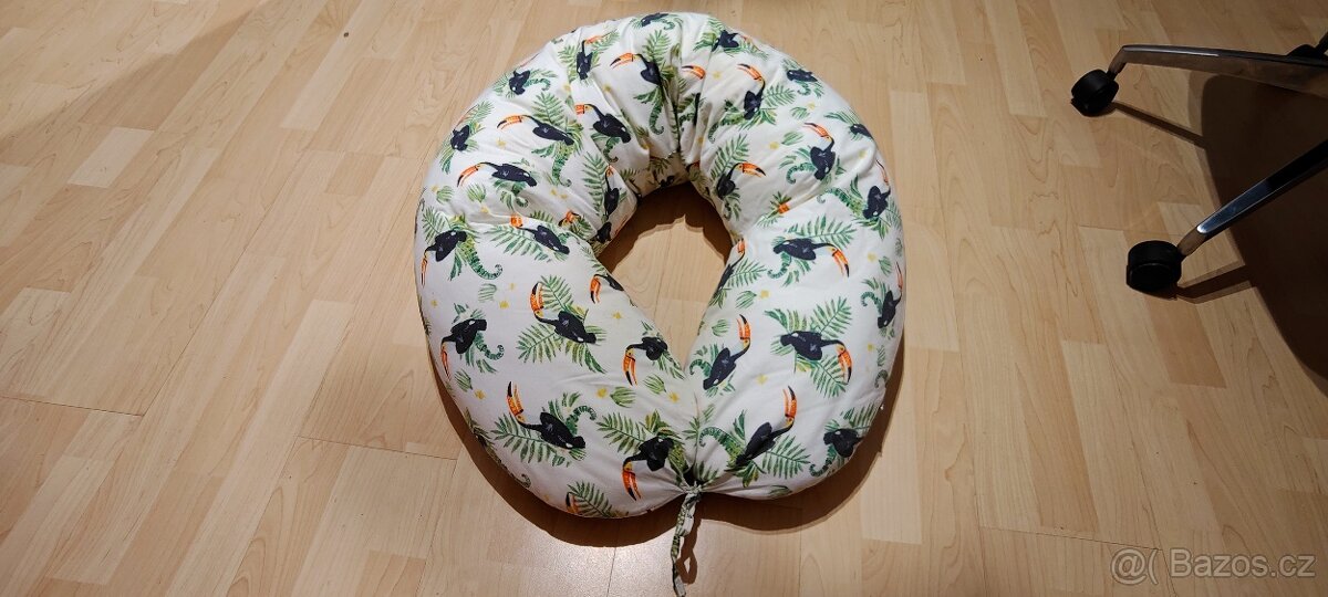 Kojici polstarek skvela vec kdyz dochazi sily pri kojeni