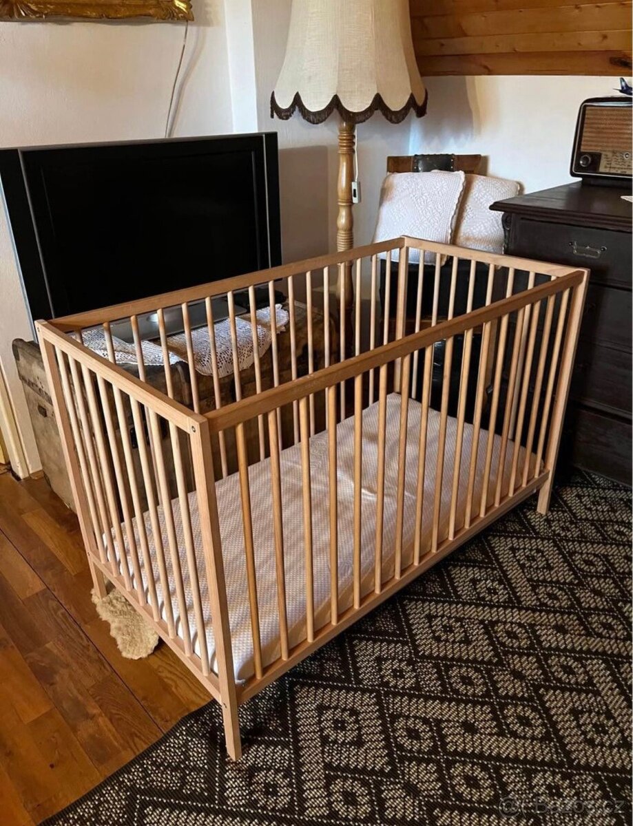 Dětská postýlka s matrací