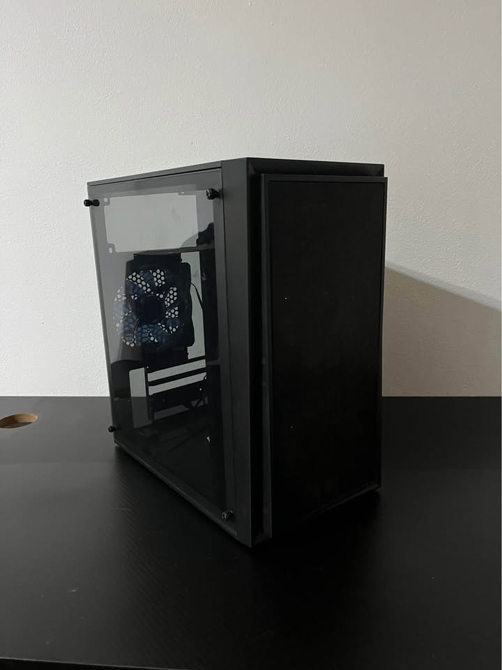 Počitačová bedna menší střední