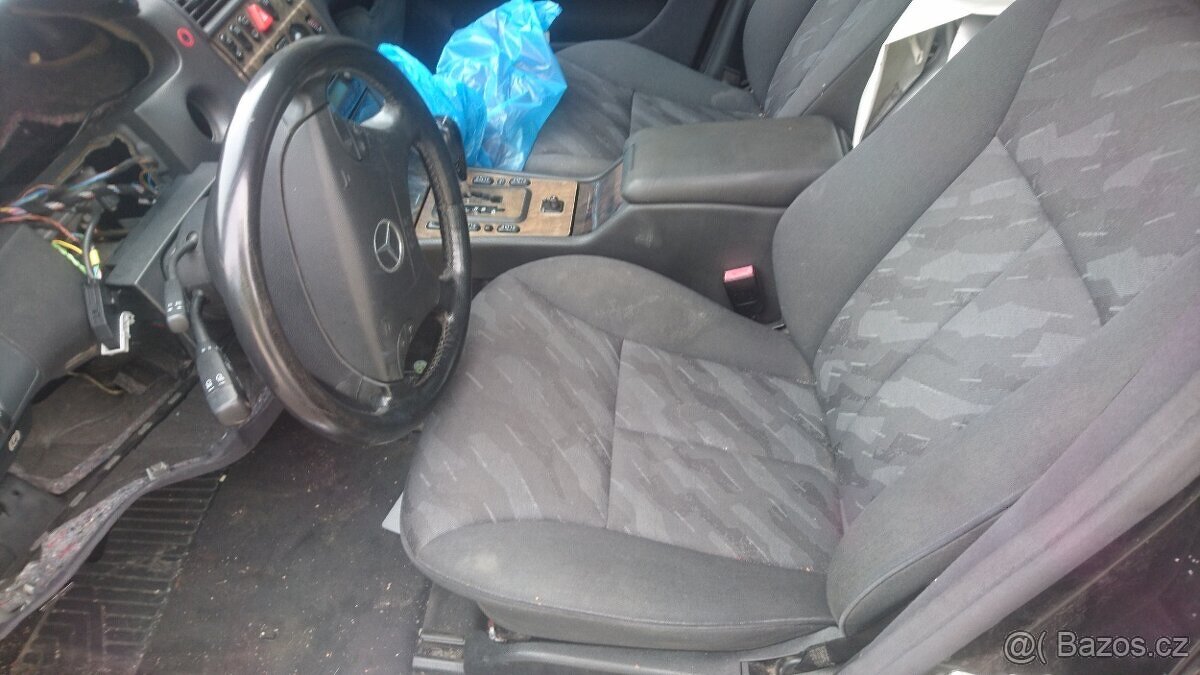 Interiér benz E  rok 2002