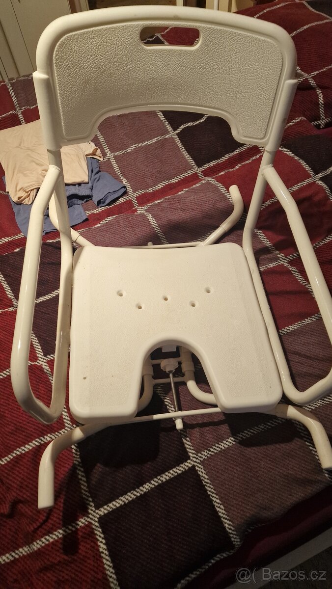 Sedačka do vany otočná