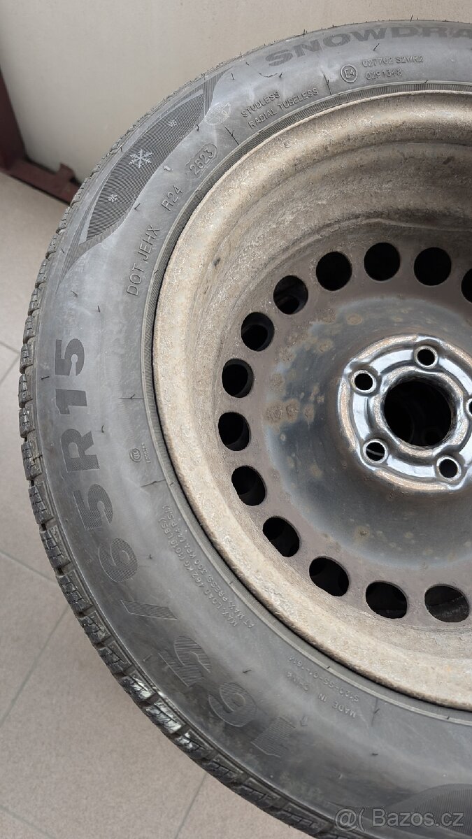 Zimní pneu 165/65 R15 na discích
