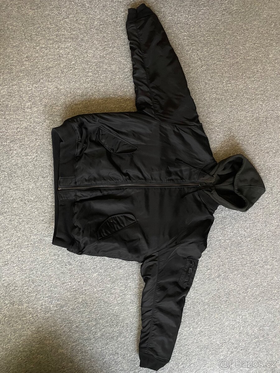 Bunda bomber z kapucí