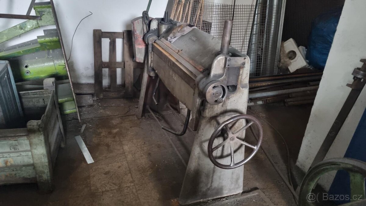 Ruční ohýbačka plechu