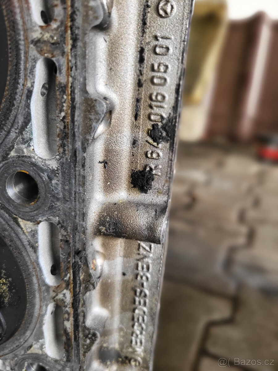 mercedes benz hlava motoru 906