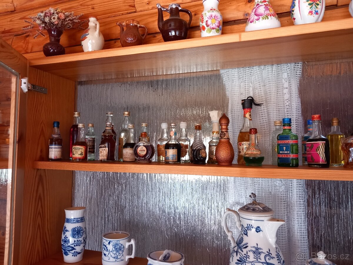 Retro lahvičky s alkoholem