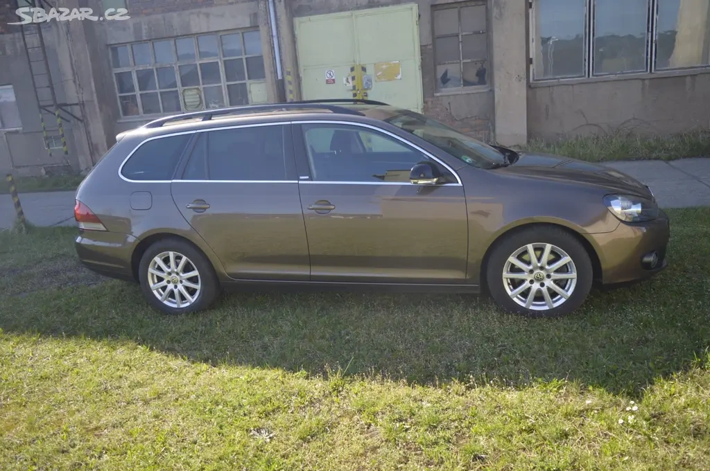 VW Golf 6 combi 2,0 103 kw 1.majitel z Německa serviska