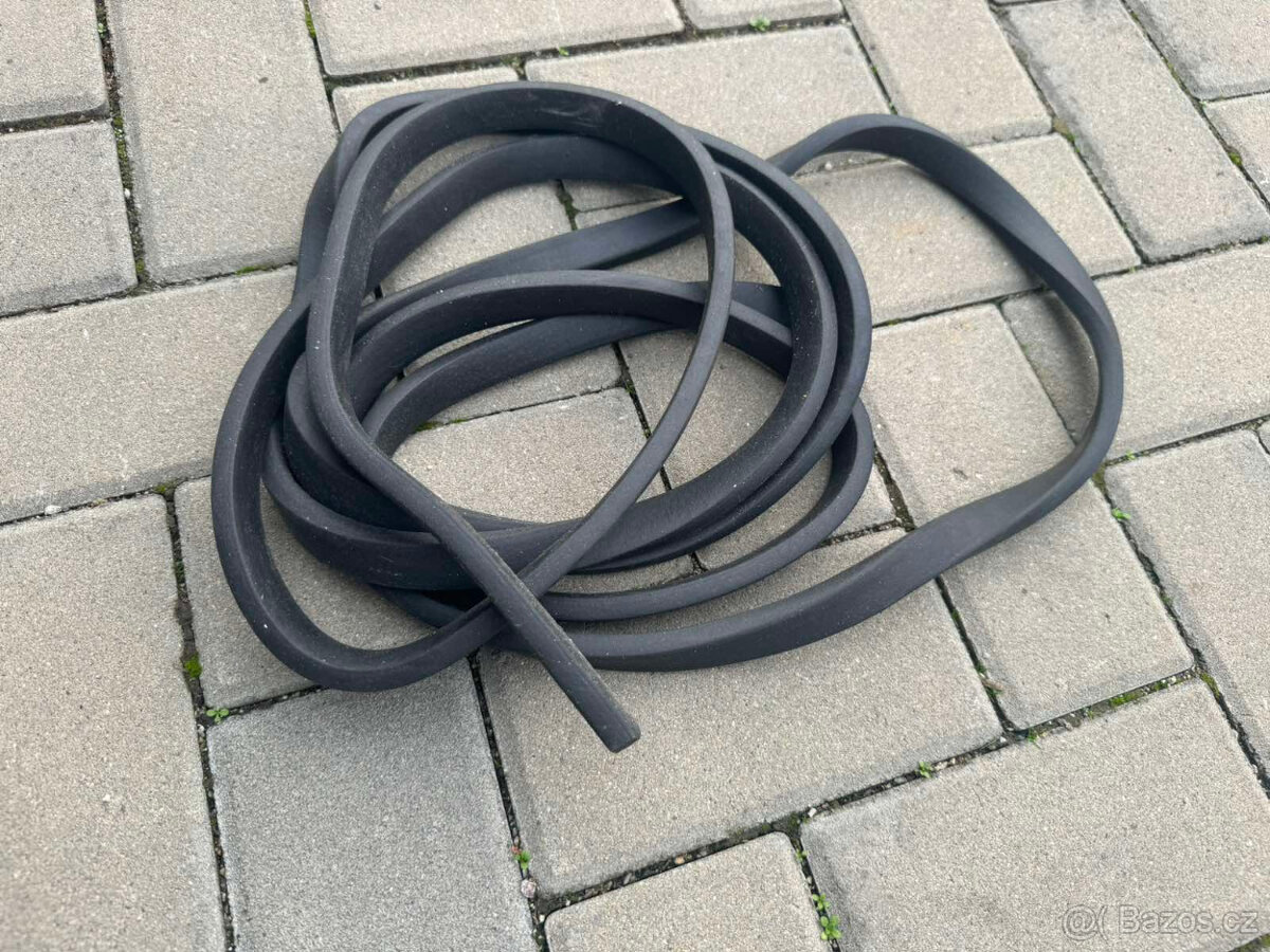 Volha Gaz 21, nová těsnící guma kufru ,Tel 608 445 411