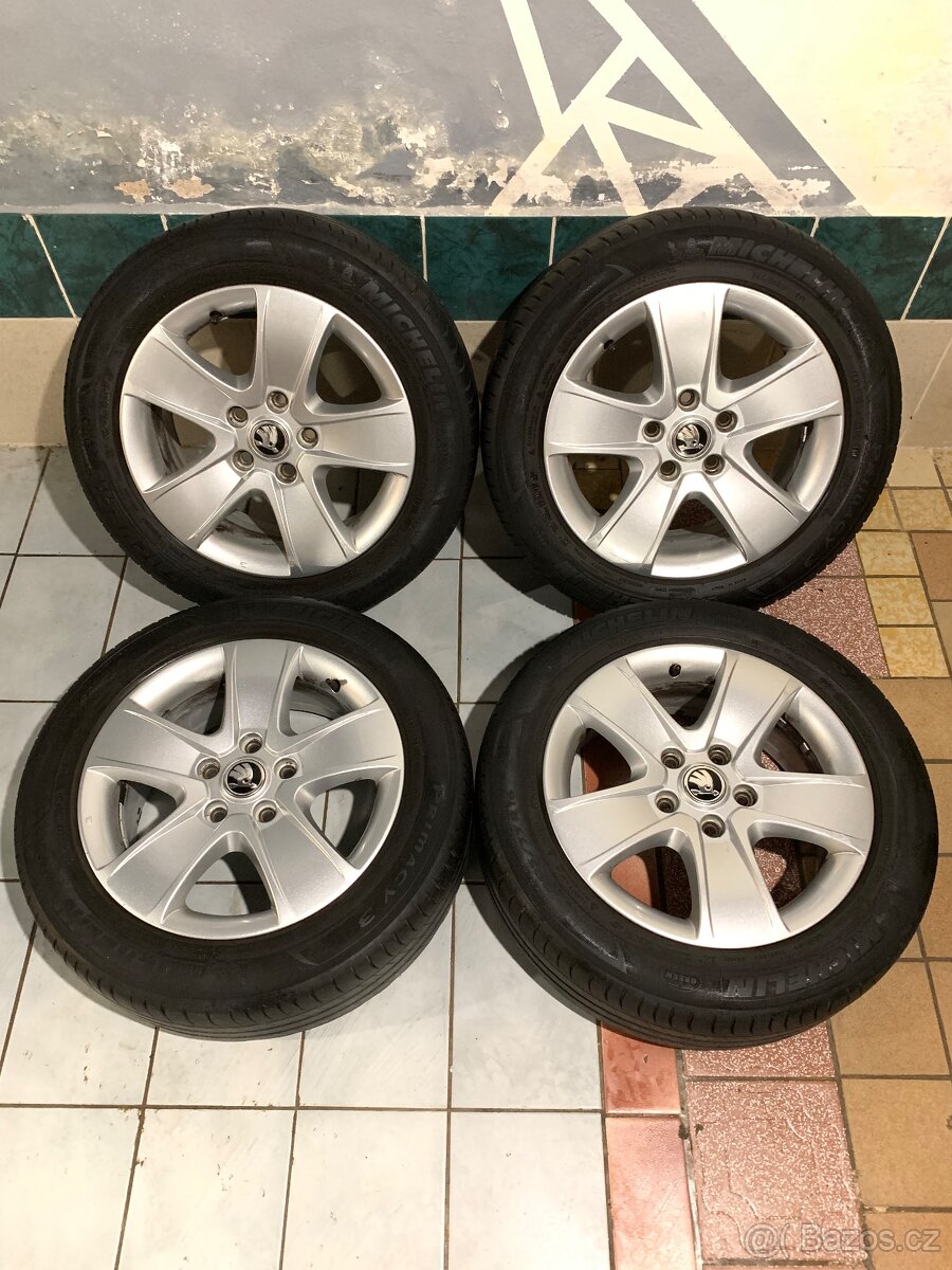 Alu kola Škoda R16 5X112 LETNÍ PNEU 205/55 R16 MICHELIN
