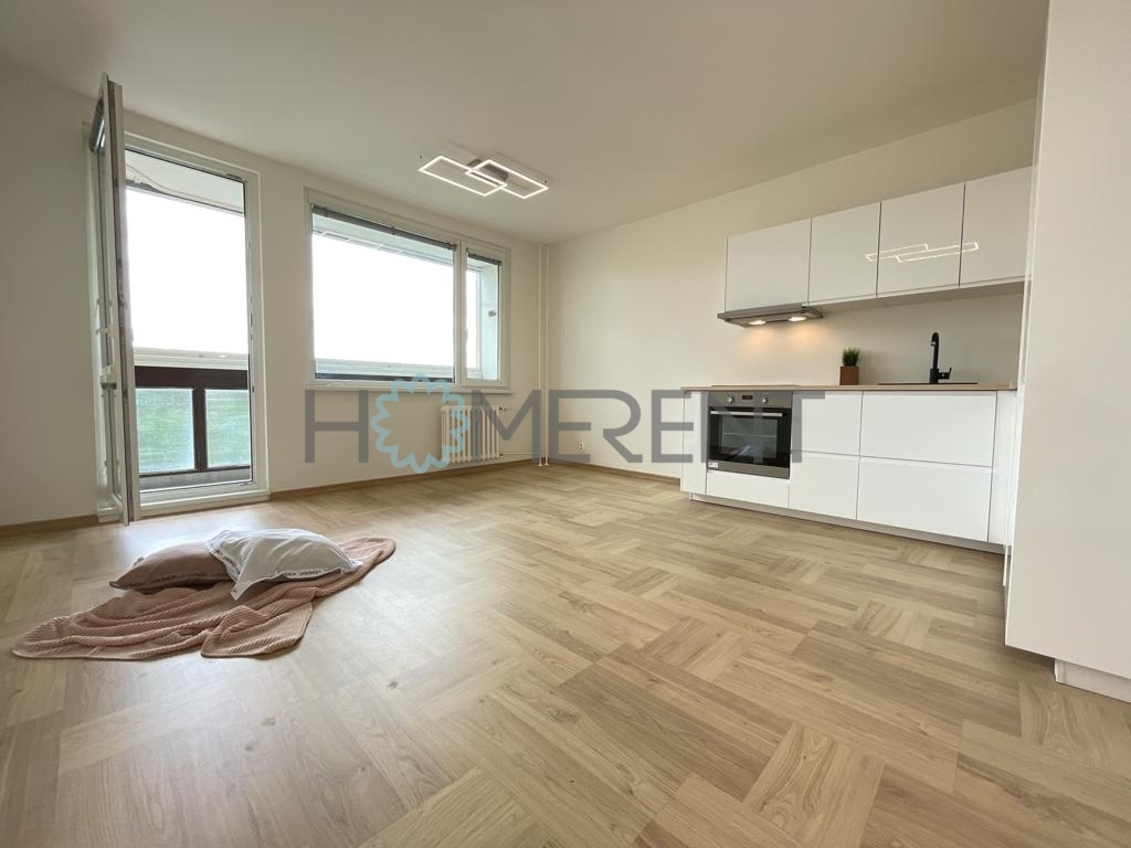 Pronájem bytu 4+kk, 75m² + lodžie - Praha - Modřany, ul. Per