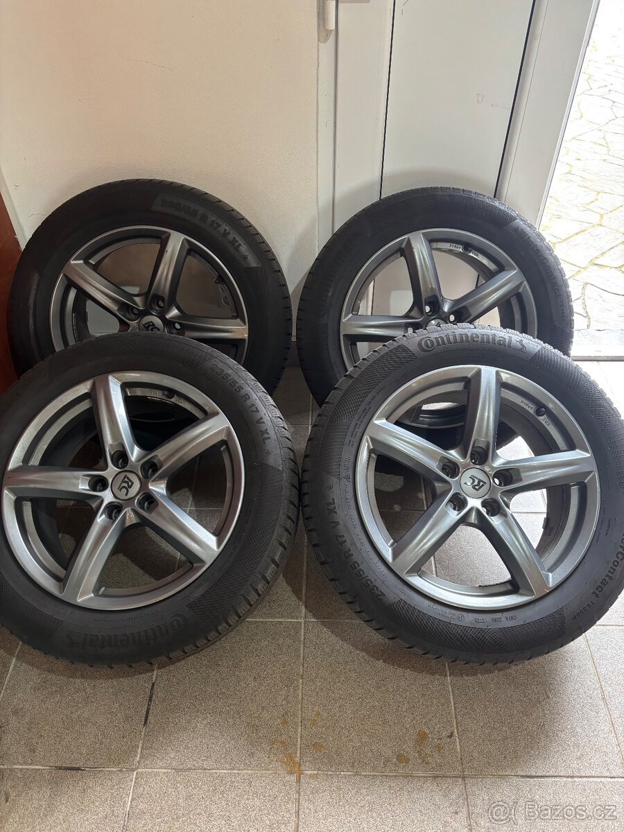 Prodám celoroční pneu 235/55 R17 na ALU kolech 5x112, střed