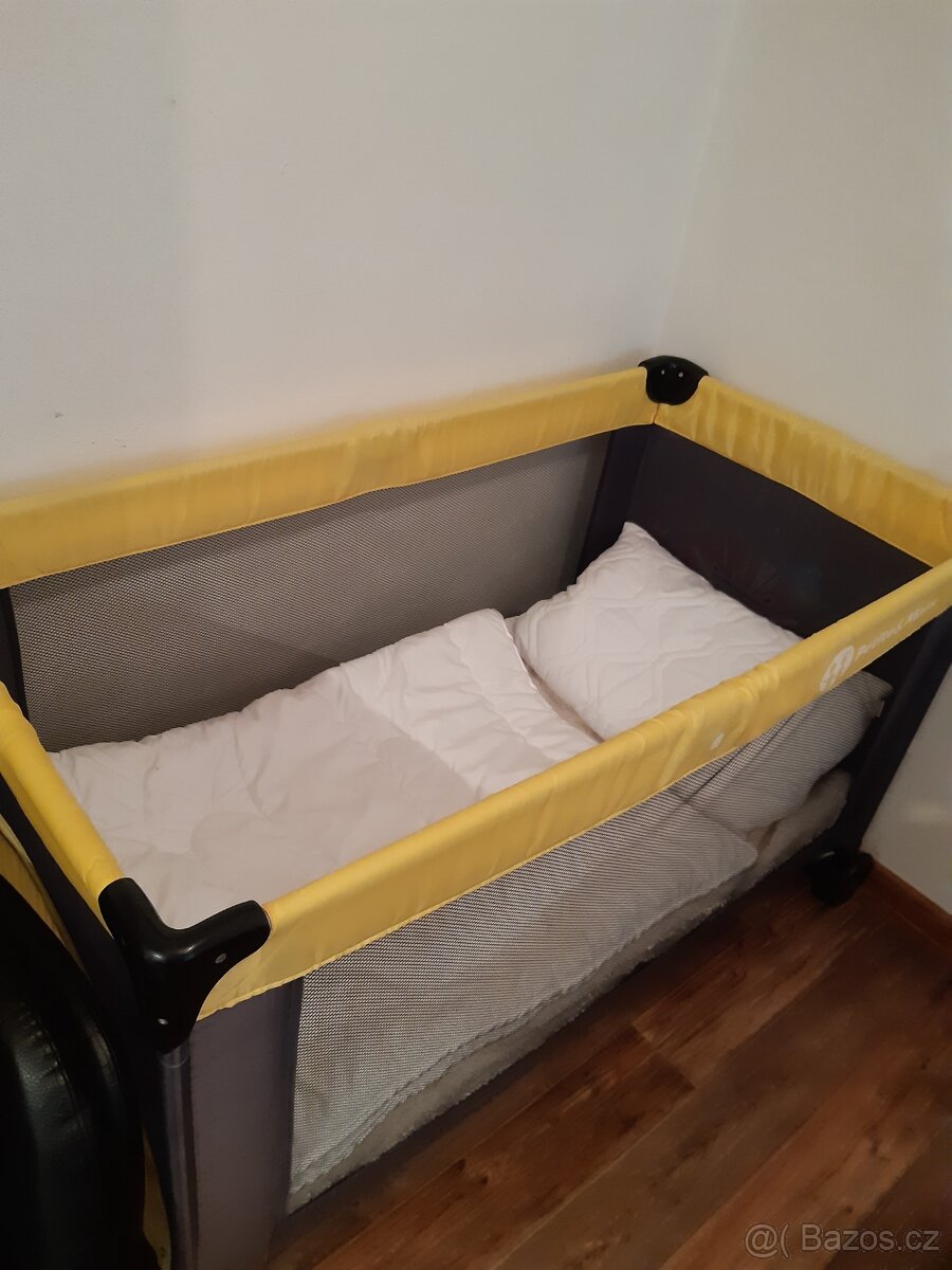 Cestovní postýlka