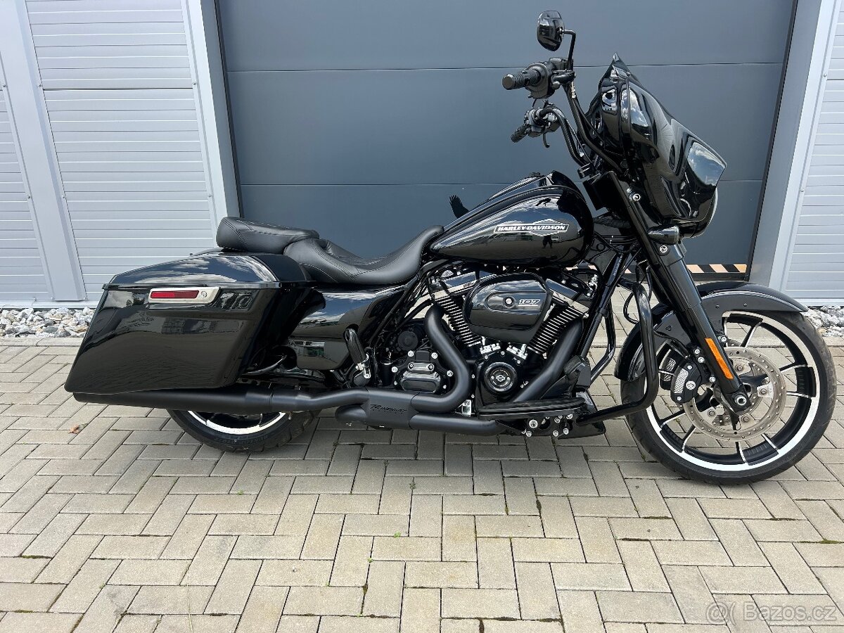 HARLEY DAVIDSON street glide FLHXS speciál