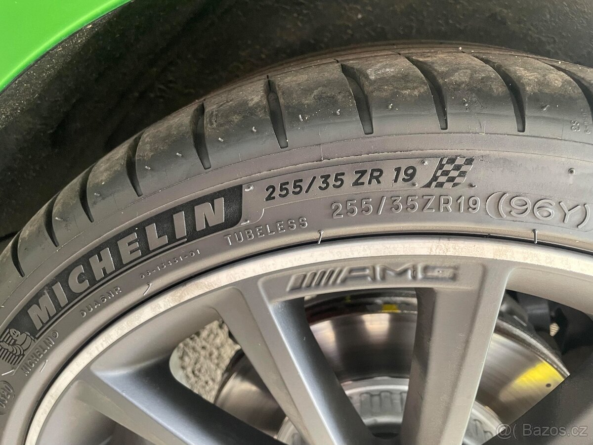 Michelin Pilot Sport 4 225/40 a 255/35 R19