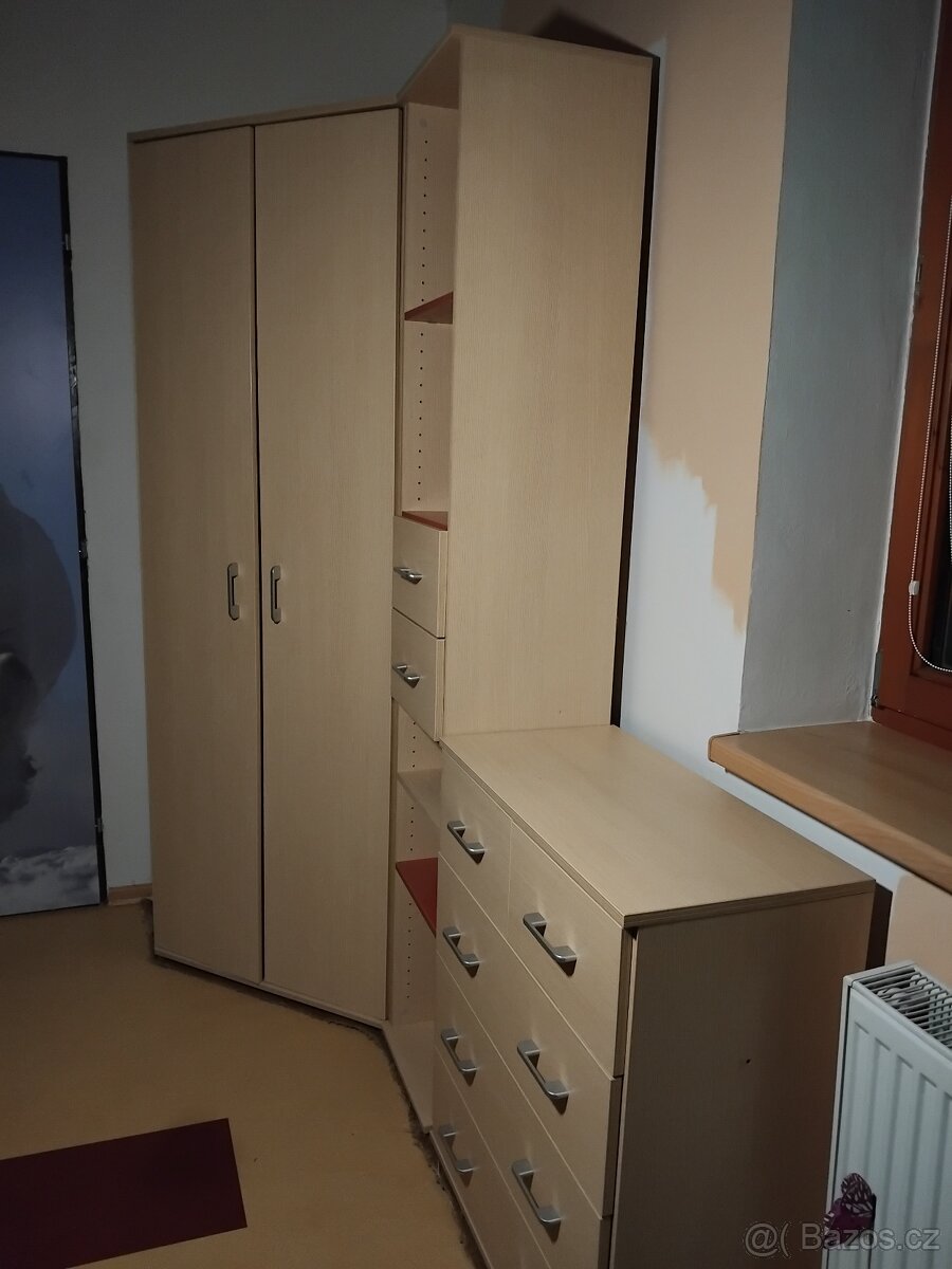 Dětská souprava skříní s komodou
