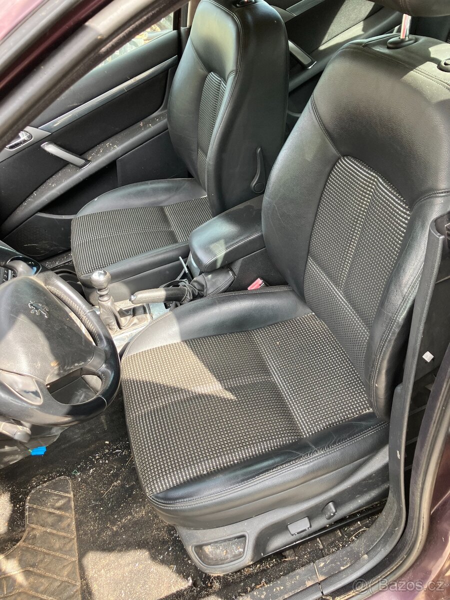 Peugeot 407 polokožené el. sedačky