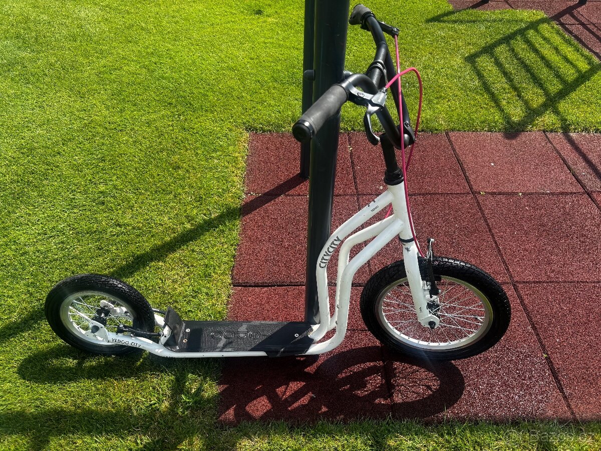 Koloběžka yedoo city