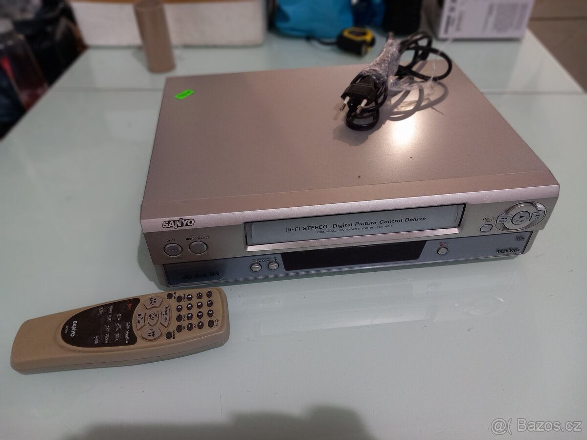 videorekordér Sanyo VHR-H791E.