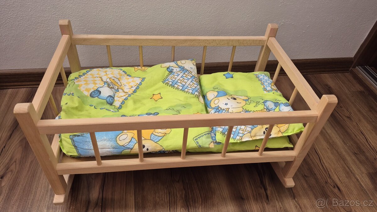 Dřevěná postýlka, kolebka