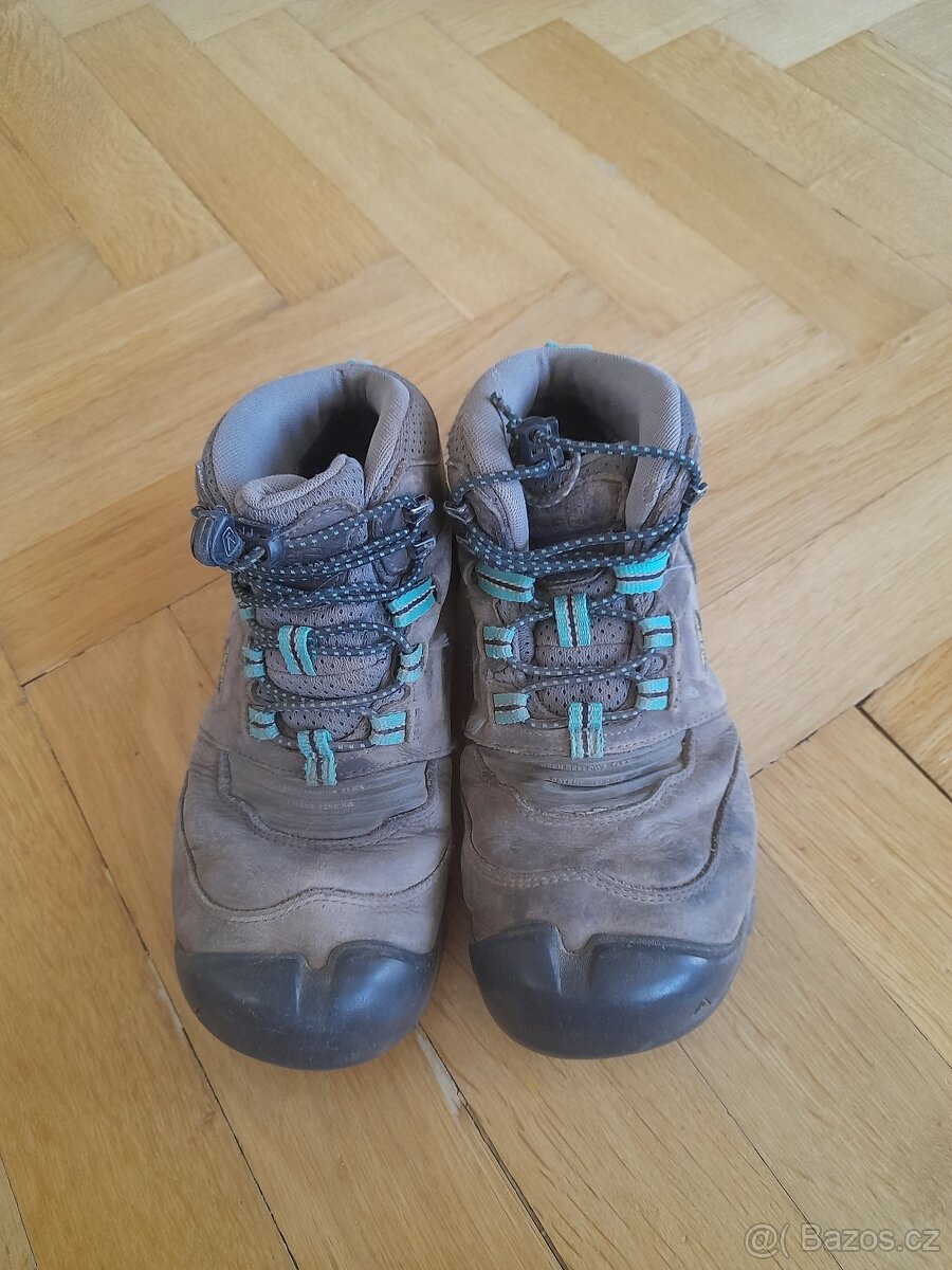 Kotníkové boty Keen vel.38