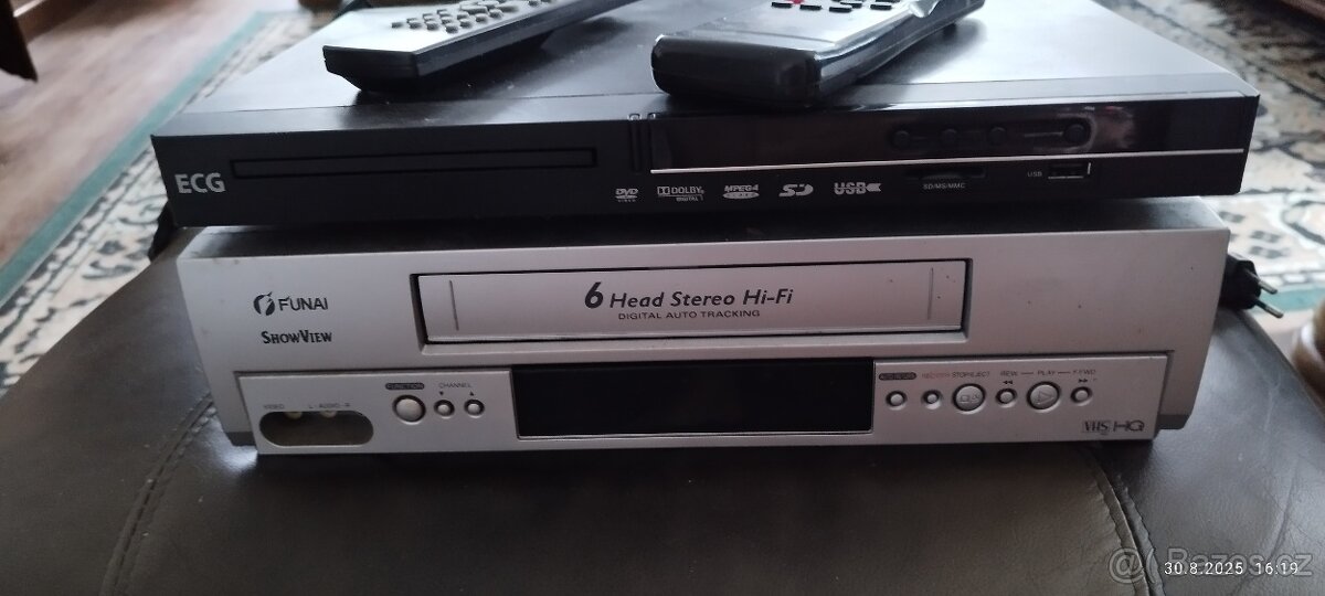 Prodám videorekordér, DVD a čistící sadu