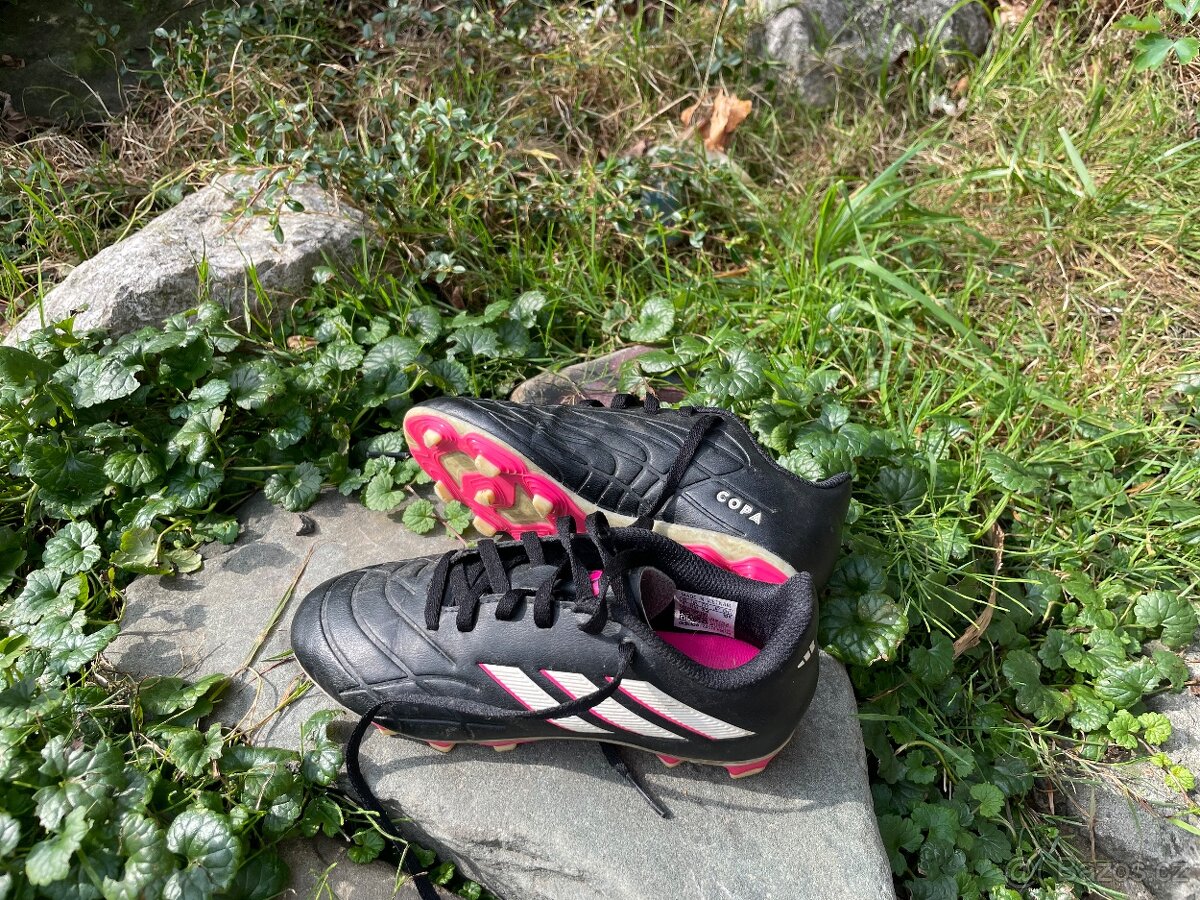 Dívčí kopačky Adidas velikost us 1 fr 32