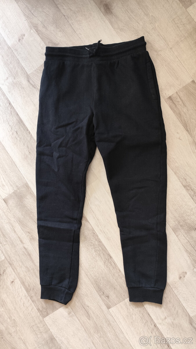 Chlapecké tepláky v. 170